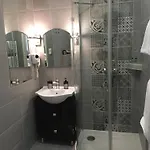 Dom *
