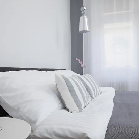 Dom Apartment *